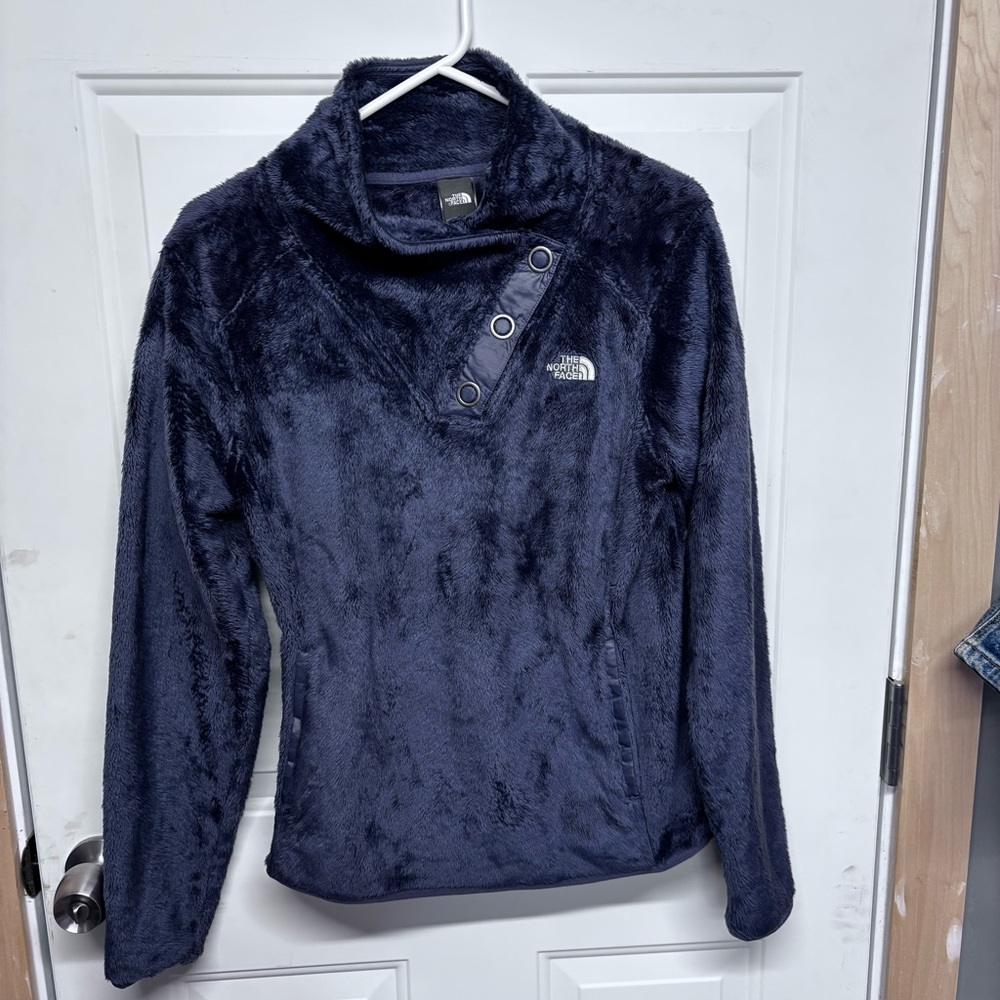 The North‎ face pull over